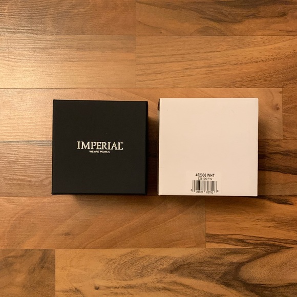 NEW IMPERIAL PEARLS STERLING SILVER
FRESHWATER PEARL HOOP
EARRINGS - Picture 4 of 5